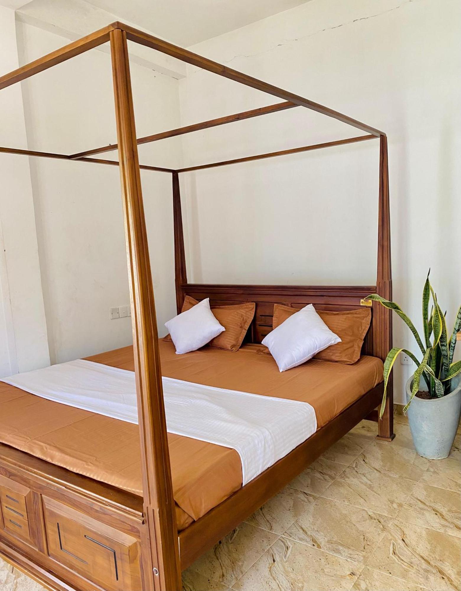 Sasmika Villa Surf And Yoga Hostel ウェリガマ エクステリア 写真