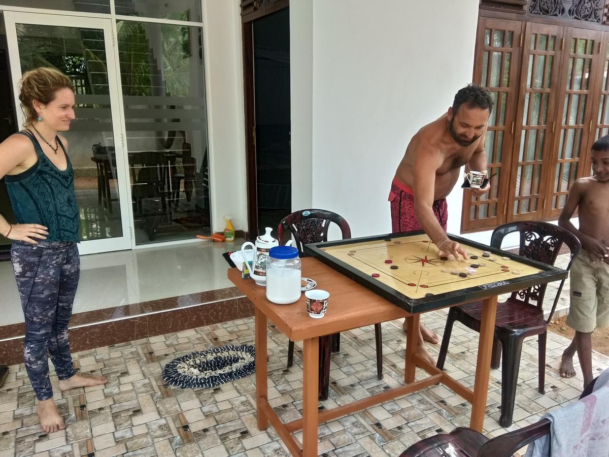 Sasmika Villa Surf And Yoga Hostel ウェリガマ エクステリア 写真